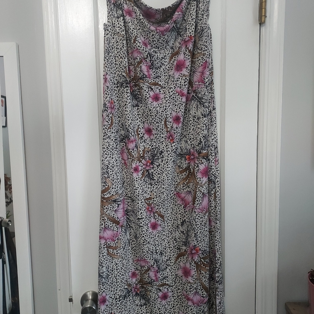 White House Black Market Floral Maxi Dress / converts to skirt. XL